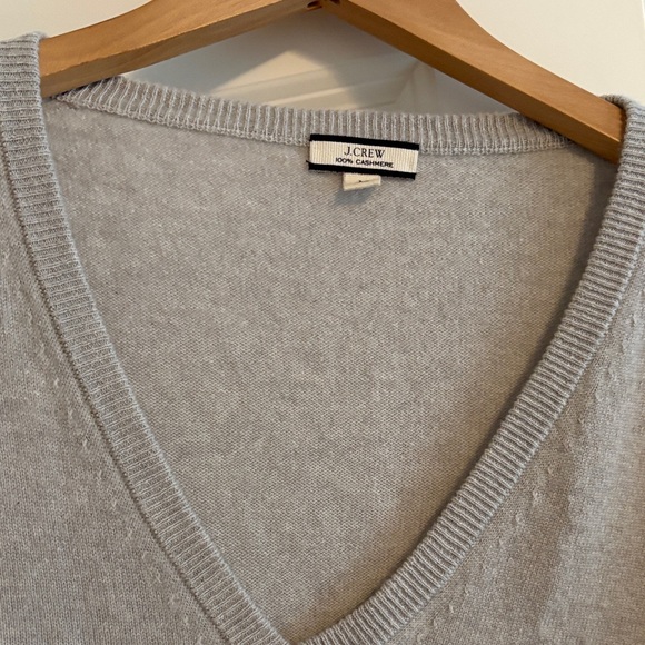 J. Crew 100% Cashmere Light Gray/Tan V-Neck Sweater - Picture 6 of 16